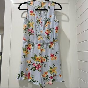 Lush‎ Size M Floral Romper